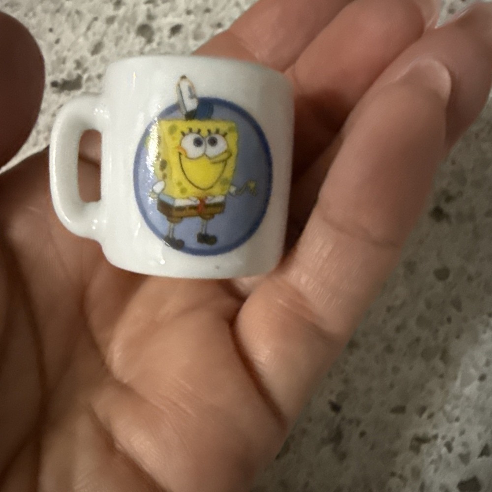 Sponge Bob  SquarePants Mini Mug 2002 Viacom Miniatures Ceramic Trinket - Picture 3 of 4